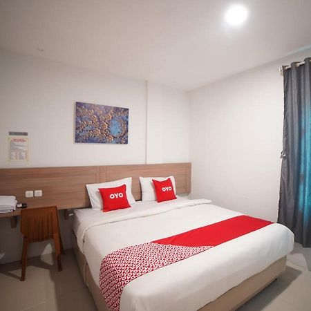 Oyo 90830 Multatuli Guest House Medan Exterior foto