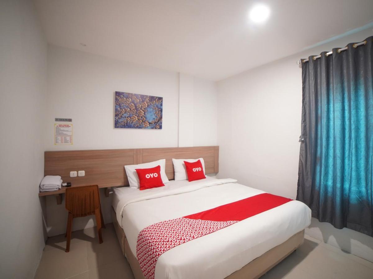 Oyo 90830 Multatuli Guest House Medan Exterior foto