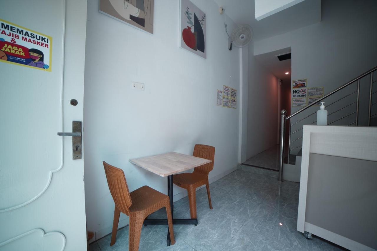 Oyo 90830 Multatuli Guest House Medan Exterior foto
