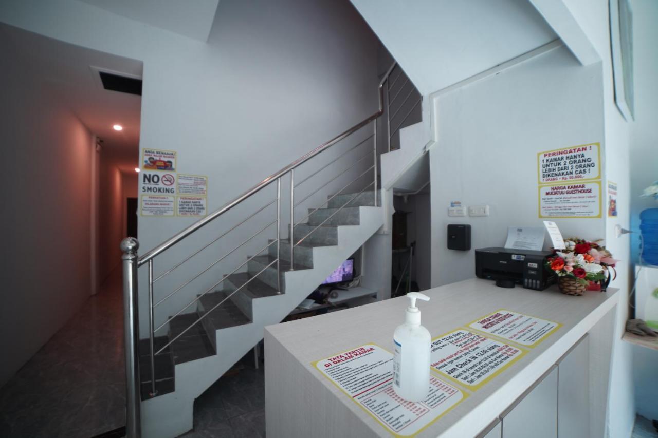 Oyo 90830 Multatuli Guest House Medan Exterior foto