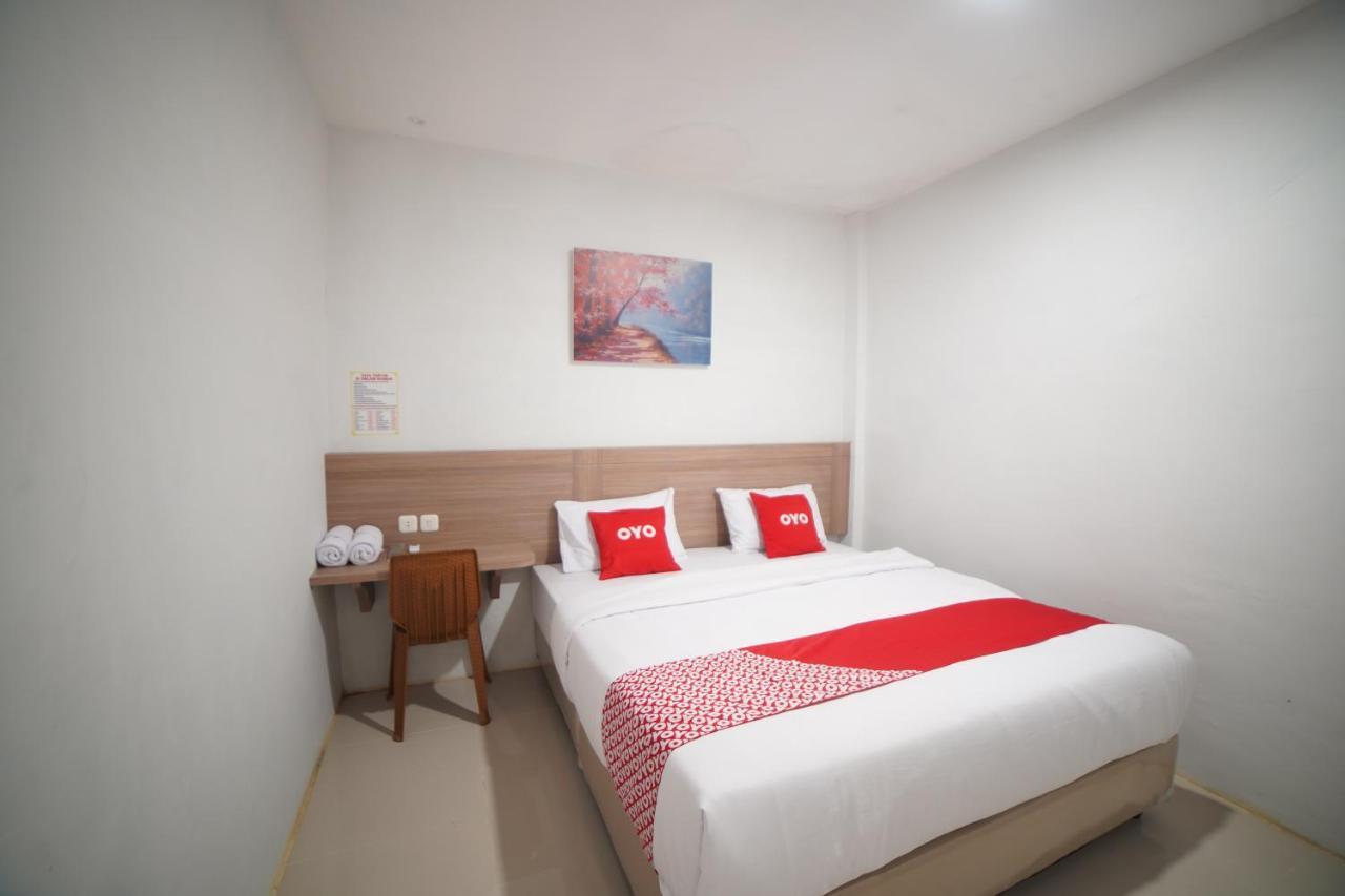 Oyo 90830 Multatuli Guest House Medan Exterior foto