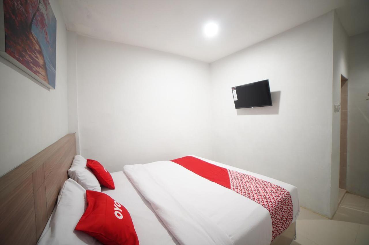Oyo 90830 Multatuli Guest House Medan Exterior foto