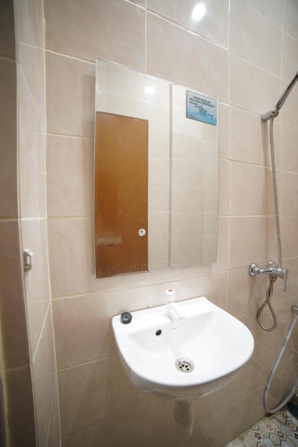 Oyo 90830 Multatuli Guest House Medan Exterior foto